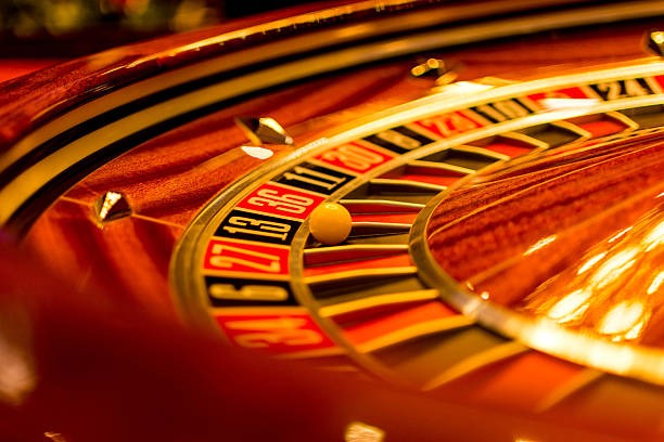 crazyrich88 mobile app home screen showing sports betting and live casino options